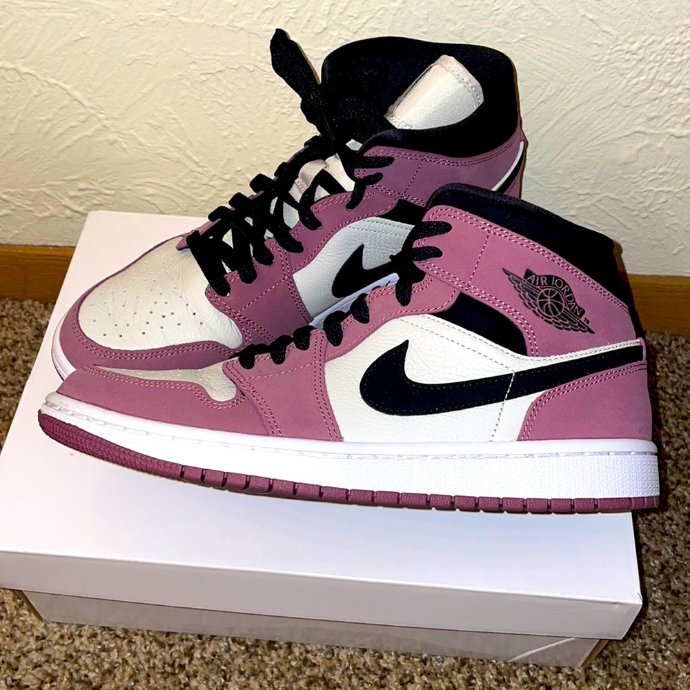 Air Jordan 1 Mid SE 9.5